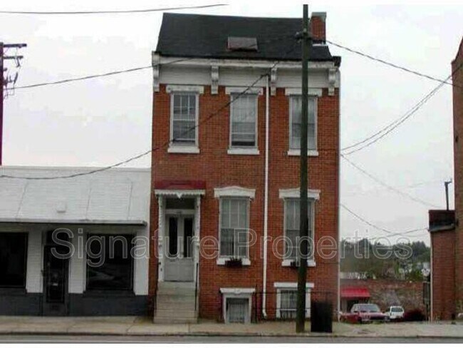 Primary Photo - 117 Bollingbrook St