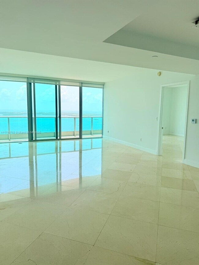 Building Photo - 1331 Brickell Bay Dr