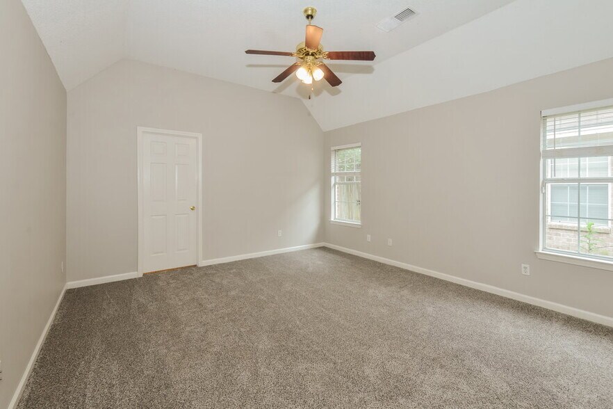 Building Photo - 6967 Naples Dr