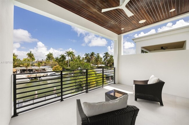 Building Photo - 885 NE 76th St