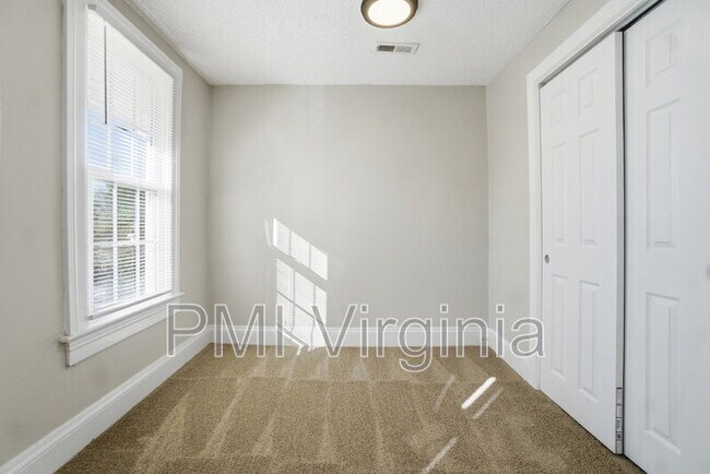 Building Photo - 630 W 36th St