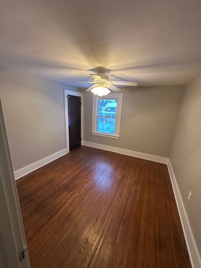 Building Photo - 93 Tryon Park