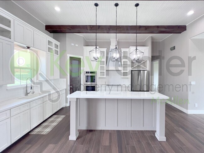 Building Photo - Gorgeous 4 bed/4 bath home, now available ...
