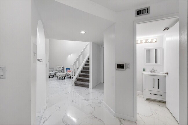Building Photo - 7865 La Mirada Dr