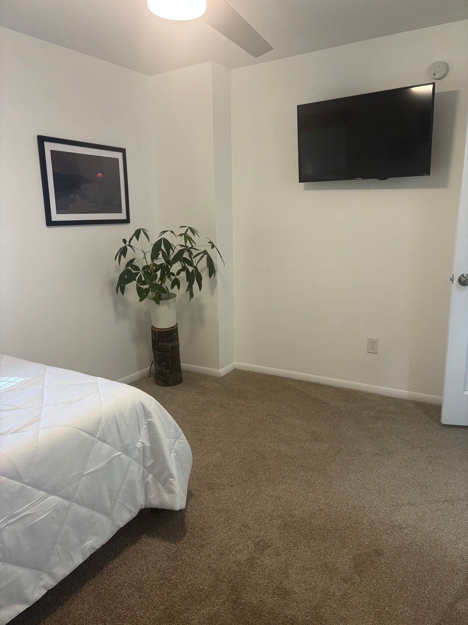 Building Photo - 44 W River Dr