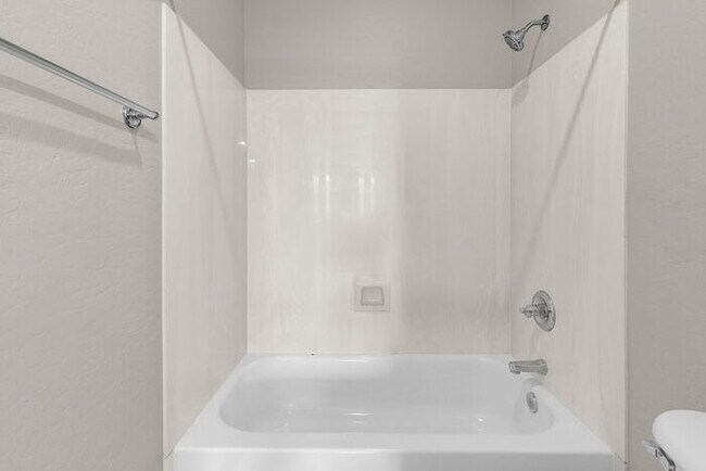Building Photo - 2032 S Sabrina