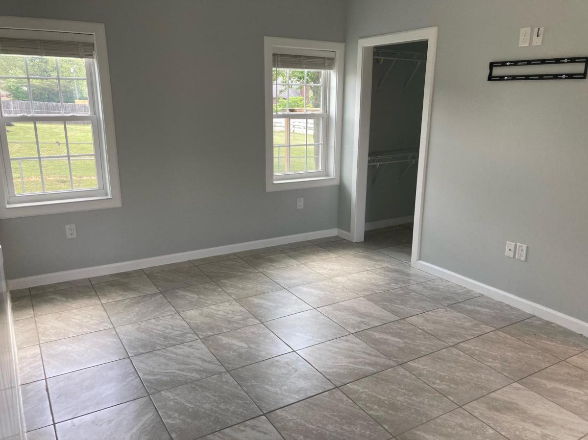 Building Photo - 802 Linwood Rd