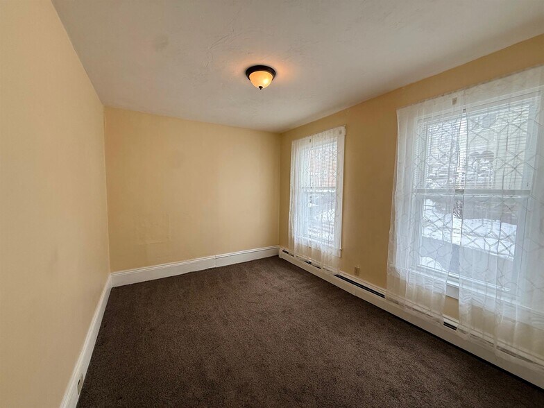 Building Photo - 15 Laurel St