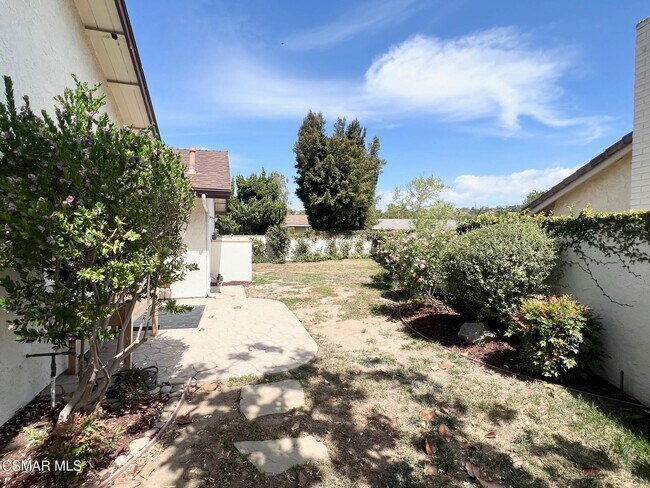 Building Photo - 3271 Rosehill Cir