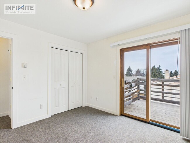 Building Photo - Super Comfy Two Bedroom Apartment