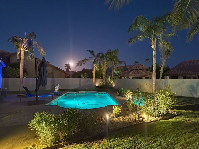 Building Photo - POOL HOME IN SHEFFIELD ESTATES!