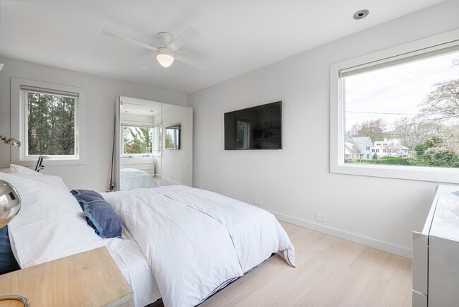 Building Photo - 54 Bay View Dr E