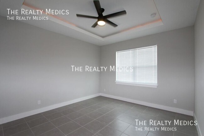Building Photo - 211 Bedford Dr