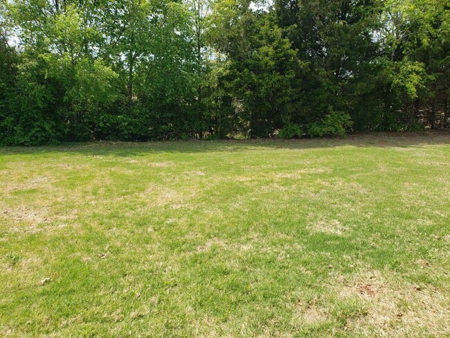 Building Photo - Beautiful brick home with many amenities!