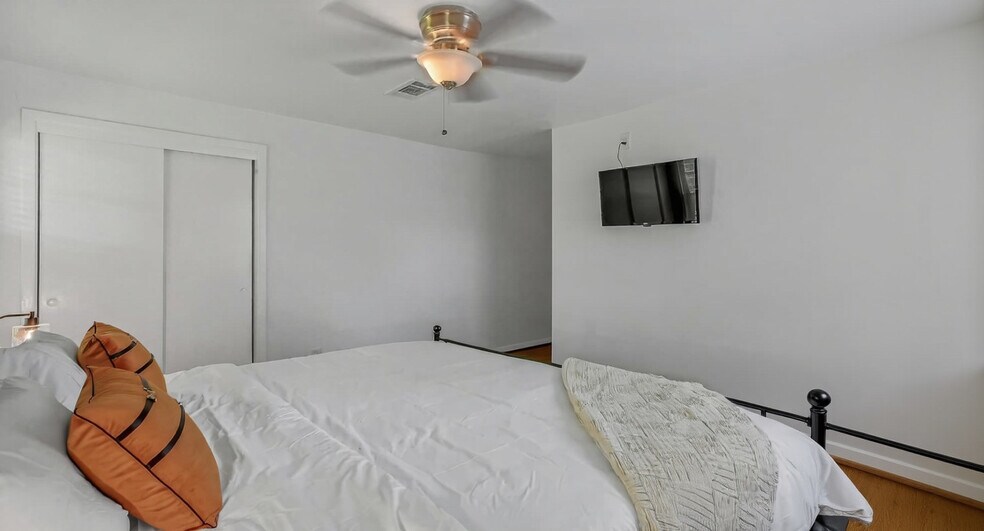 Building Photo - 5415 Carew St