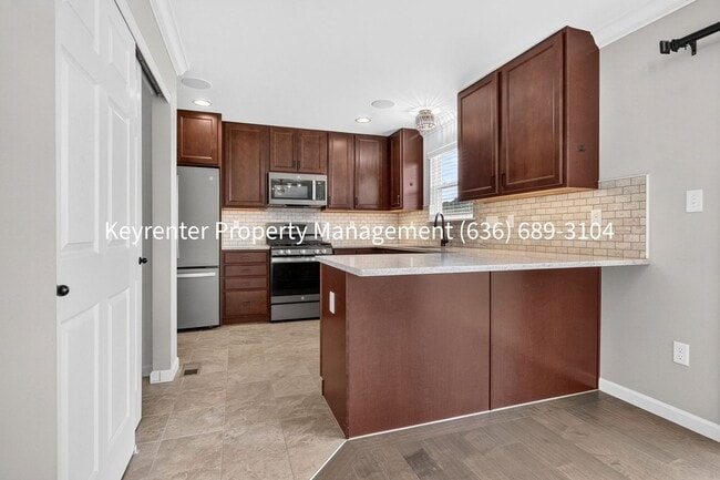 Building Photo - Spacious 4-Bedroom Home for Rent Near Butler Lake