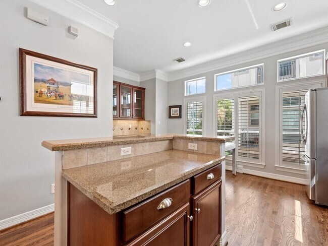 Building Photo - 625 Hartman St