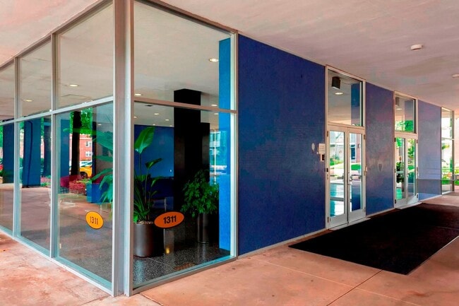 Building Photo - One month free rent with a lease start date on or before February 28th, 2026! 1 bedroom 1 bathroo...