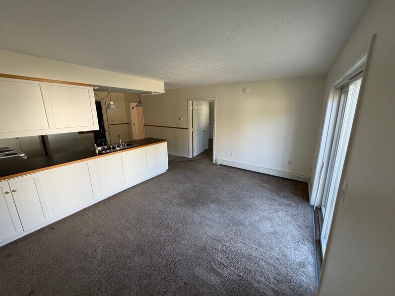 Building Photo - 66 E Valentine St