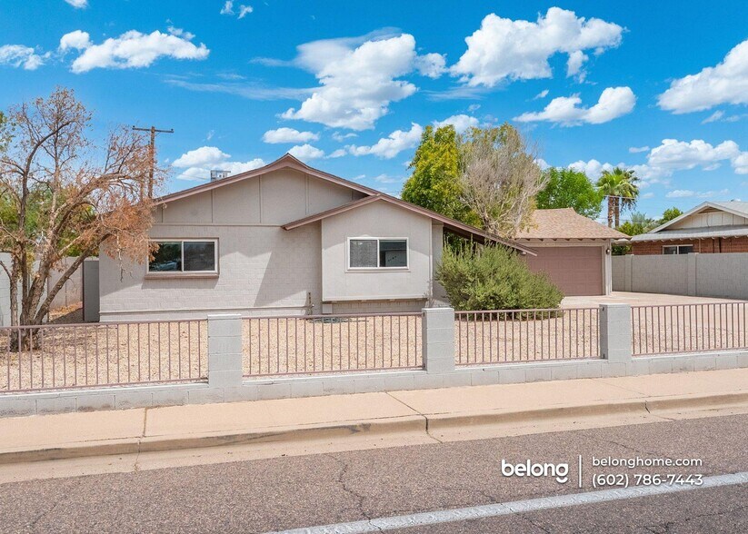 Building Photo - 2809 N Granite Reef Rd
