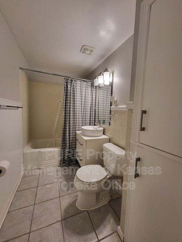 Building Photo - 6300 W 80th Terrace