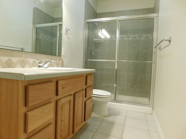 Building Photo - Quiet Neighborhood!