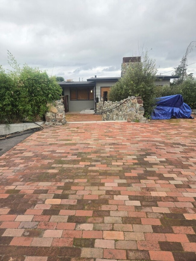 Building Photo - 1511 8th St