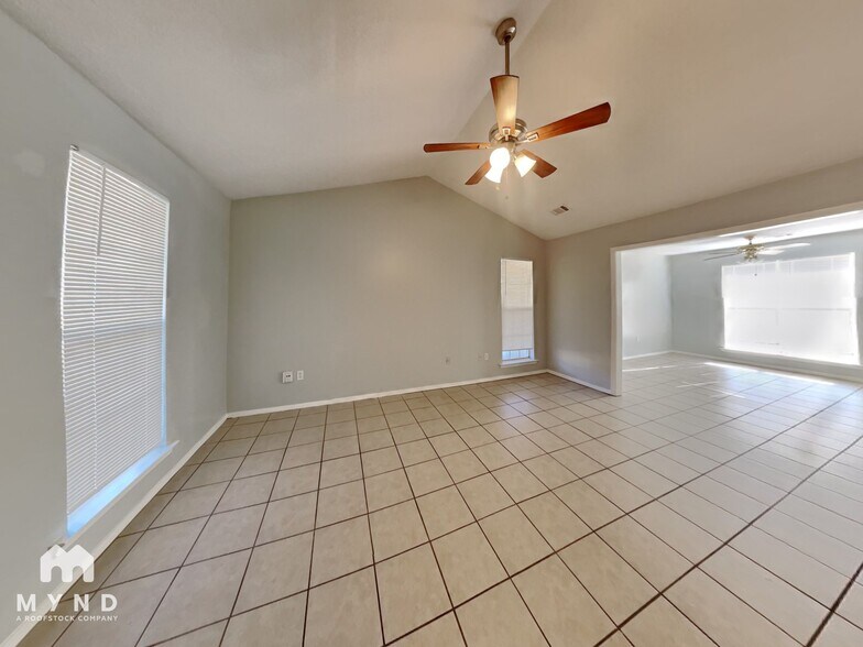 Building Photo - 3405 Laurel Dr