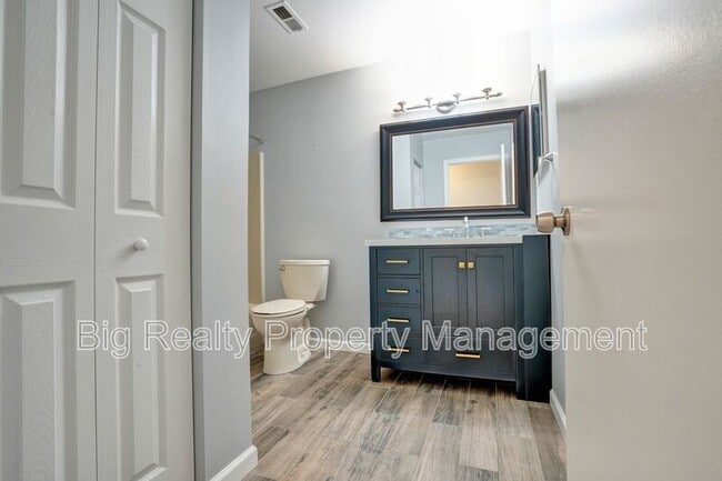 Building Photo - 1732 Rosewood Ct