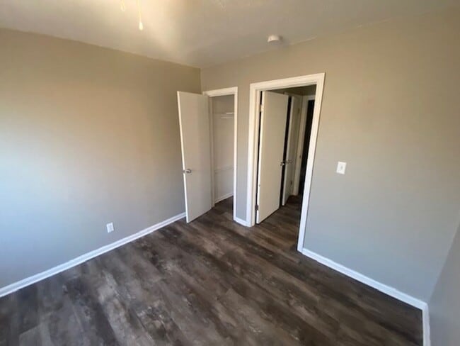 Building Photo - Central Park Apartments