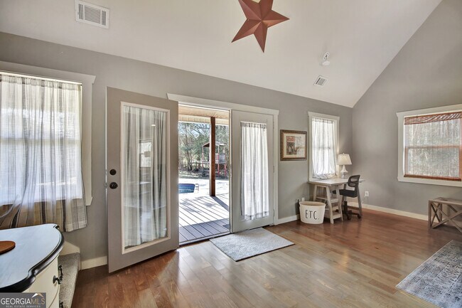 Building Photo - 300 Briarwood Rd