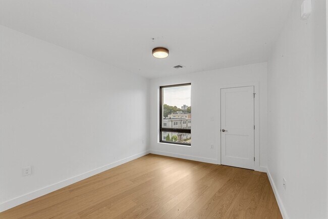 Building Photo - 256 Dorchester St