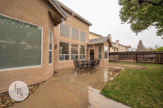 Building Photo - 1891 E Oak Haven Dr