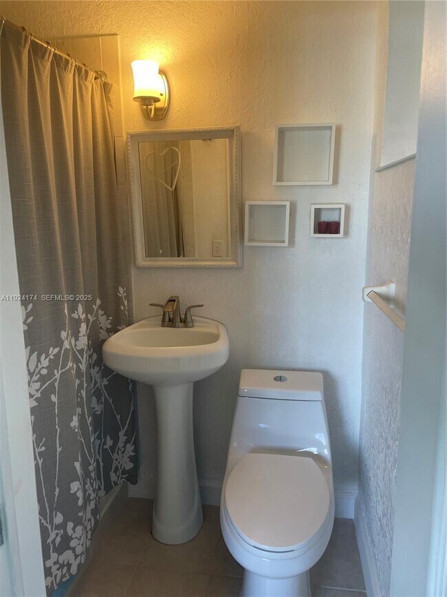 Building Photo - 3500 SW 36th St