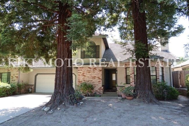 Building Photo - 3 Bedrooms, 2 1/2 Baths Half-plex in the P...