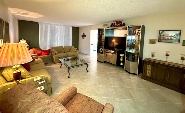 Building Photo - 4725 Lucerne Lakes Blvd E