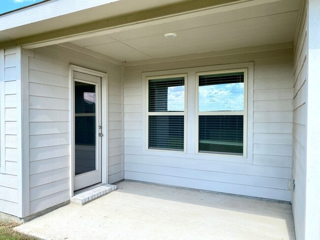 Building Photo - 5111 Knob Hl Dr