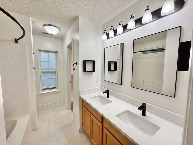 Building Photo - Newly Remodeled 4BD, 2.5BA Raleigh Home wi...