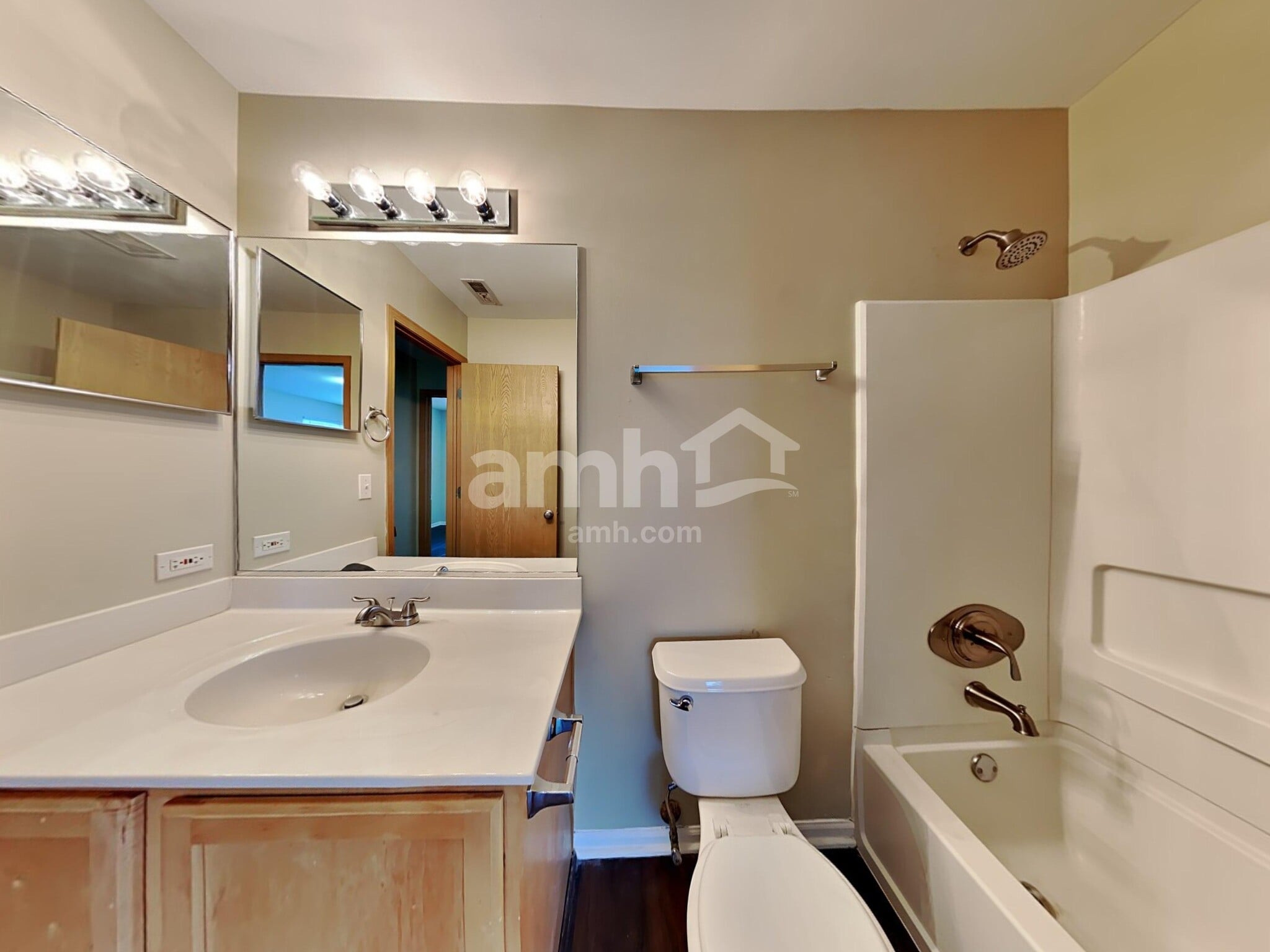 Building Photo - 240 Wedgewood Cir