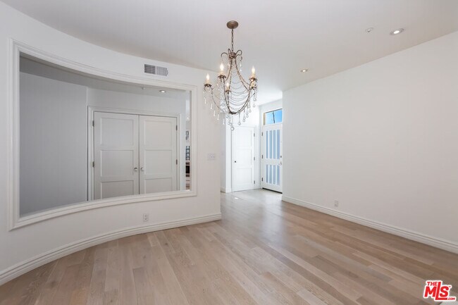 Building Photo - 3019 3rd St