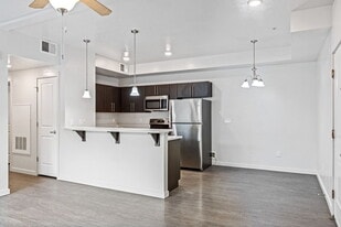 Building Photo - Quail Point Apartments