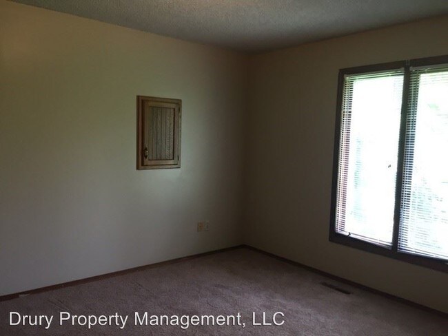 Building Photo - 609 E Redwood St