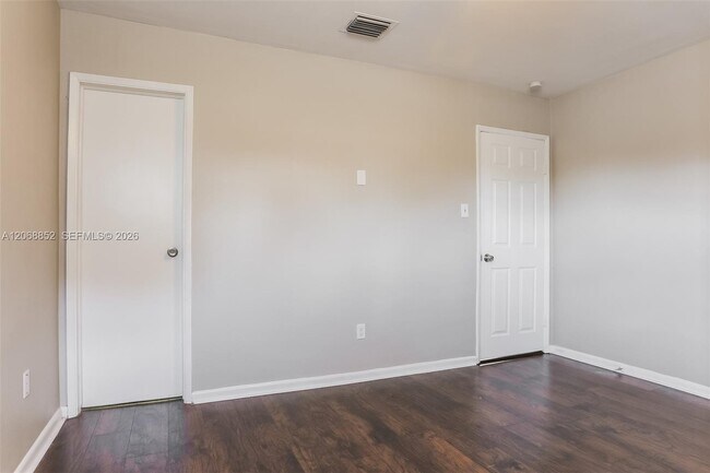 Building Photo - 1565 NW 6th Ave