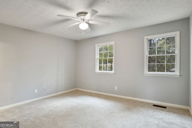 Building Photo - 587 Wedgewood Dr