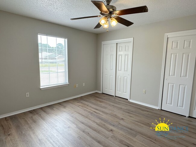 Building Photo - Cozy 2-Bedroom Duplex in Navarre - Close to Beaches & Hurlburt Field!