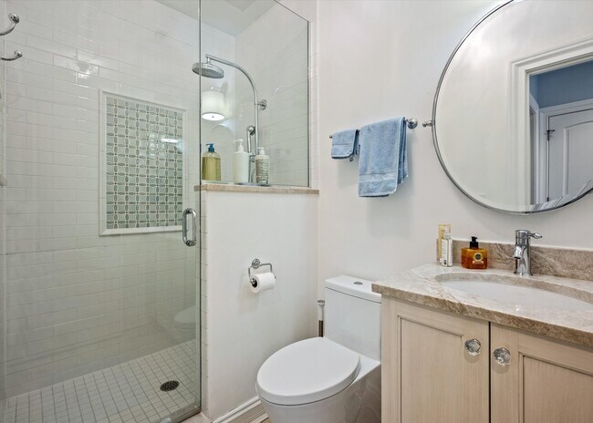 Building Photo - 441 W Deming Pl