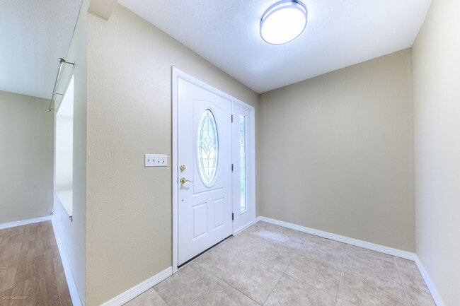 Building Photo - price drop!! PET FRIENDLY- WATERFRONT- SPACIOUS- CENTRAL LOCATION