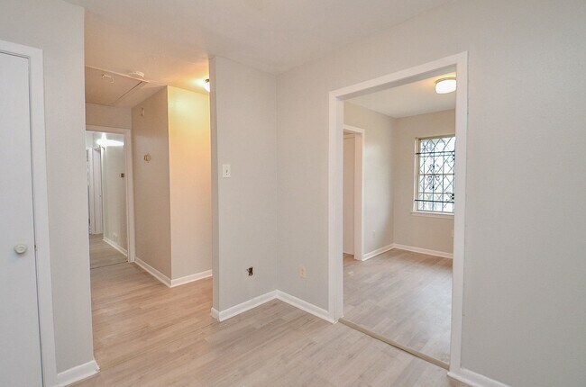 Building Photo - 5243 Greylog Dr