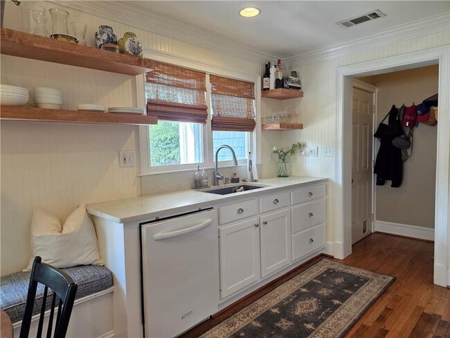 Building Photo - 2076 Anderson Dr SE