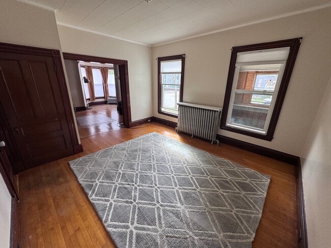 Building Photo - 157 College St